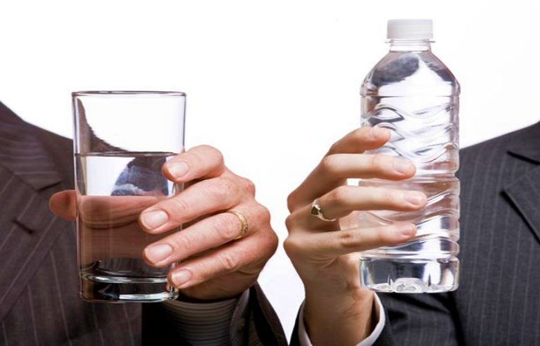 6 فوائد صحية تعود على الجسم عند تناول 2 لتر من الماء يوميا 6 فوائد صحية تعود على الجسم عند تناول 2 لتر من الماء يوميا