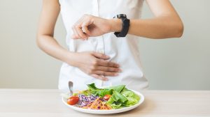 تناول الوجبات الرئيسية في التوقيت المناسب