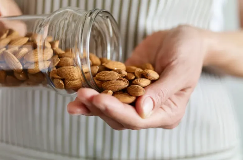 فوائد تناول 7 حبات من اللوز يوميا فوائد تناول 7 حبات من اللوز يوميا