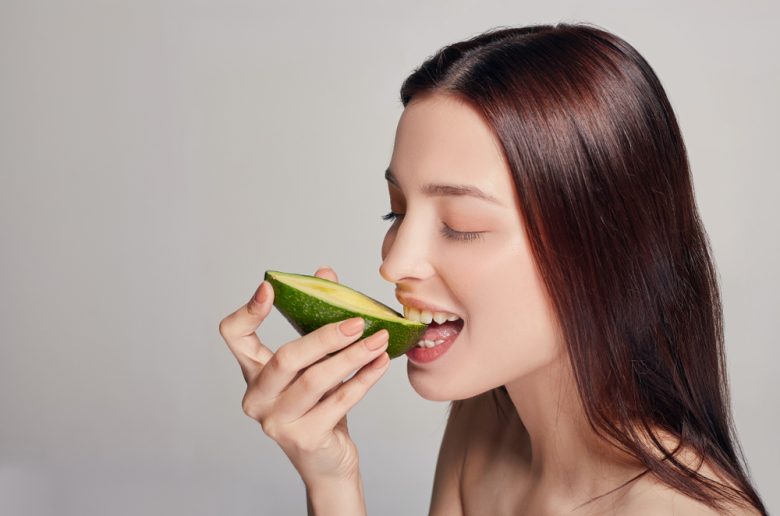 فوائد فاكهة الأفوكادو لصحة الفم فوائد فاكهة الأفوكادو لصحة الفم