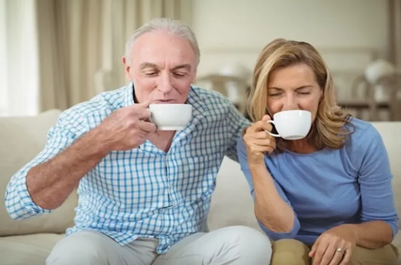 فوائد يقدمها مشروب القهوة بعد سن الستين