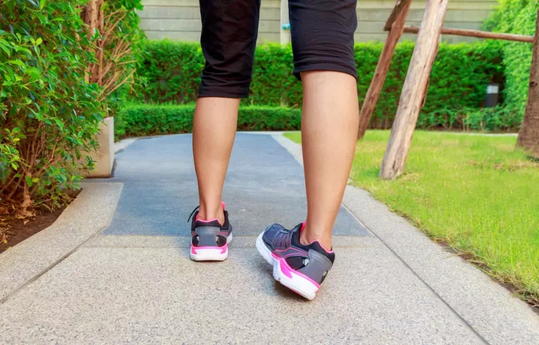 ما هي أعراض الإصابة بالتواء الكاحل؟