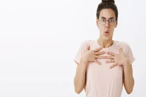 متى يصبح عدم التناسق في الثديين مؤشر خطر؟