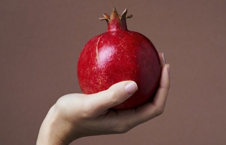 5 مجموعات من الأشخاص يجب عليهم تجنب أو الحد من تناول الرمان 5 مجموعات من الأشخاص يجب عليهم تجنب أو الحد من تناول الرمان