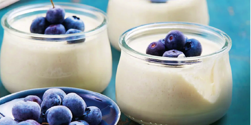 تناول العنب البري مع الدهون الصحية والبروتين