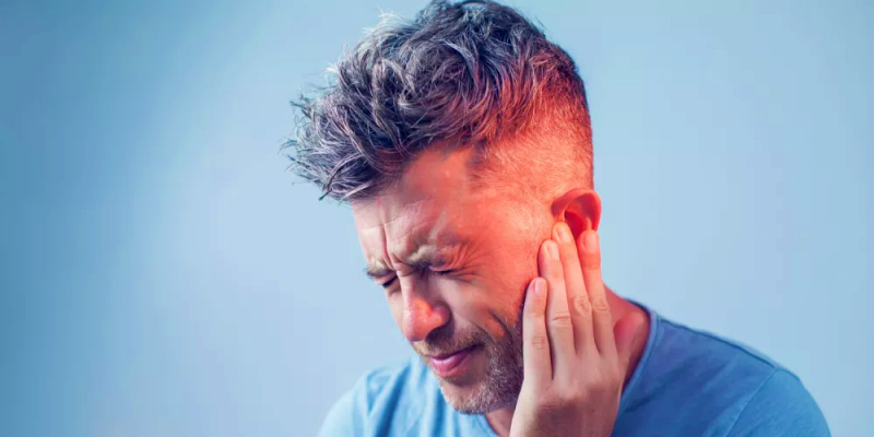 ما هي مظاهر الإصابة بالتهابات الأذن؟