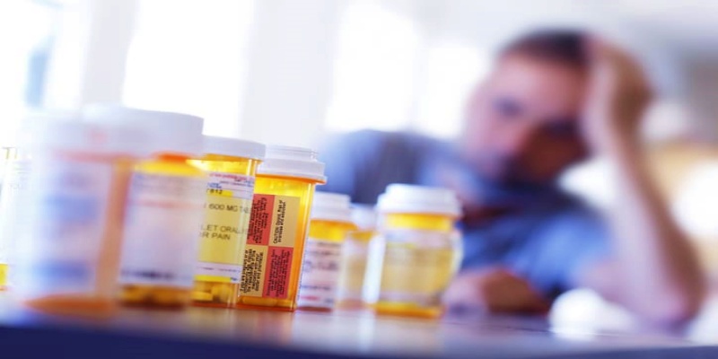 أسباب قيام مرضى الحالات المزمنة بتغيير أدويتهم بشكل تعسفي