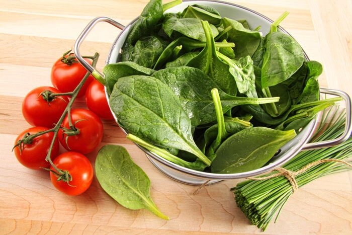 أطعمة لتحسين امتصاص حديد السبانخ