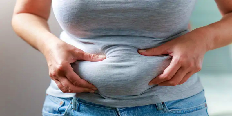 لماذا يصعب فقدان دهون البطن بعد بلوغ سن الـ 50؟