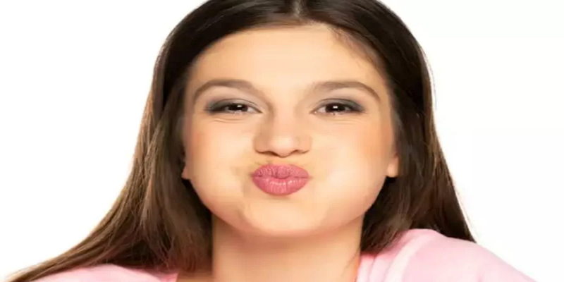 ممارسة تمارين اليوجا للوجه