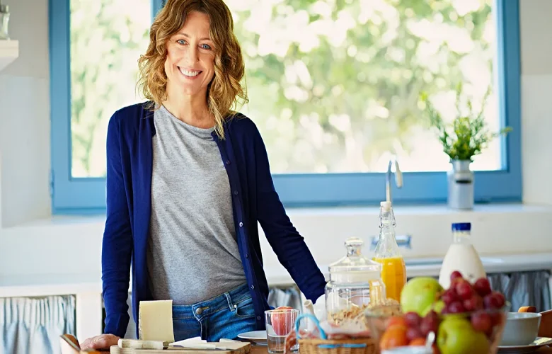 5 أطعمة لتقوية عظام النساء وتقليل الألم بعد بلوغ الـ 45 عاما