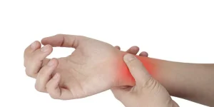 حول الأسباب الشائعة لتورم معصم اليد