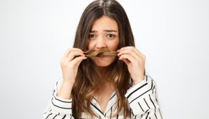 رائحة الشعر الكريهة رغم غسله