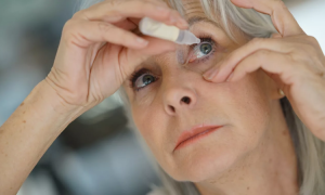 فئات الأشخاص الأكثر عرضة للمعاناة من جفاف العين في فصل الشتاء