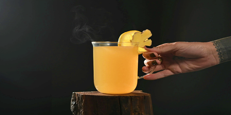 فوائد شرب عسل الليمون والزنجبيل في المساء