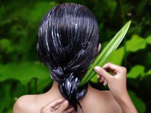 كيفية الوقاية من قشرة فروة الرأس شتاءا