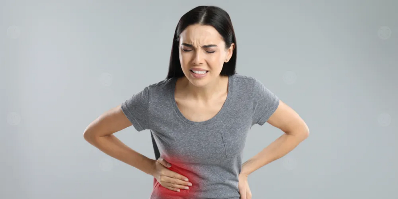 ما هي الأعراض المرضية الدالة على الإصابة بحصوات الكلى المرجانية؟