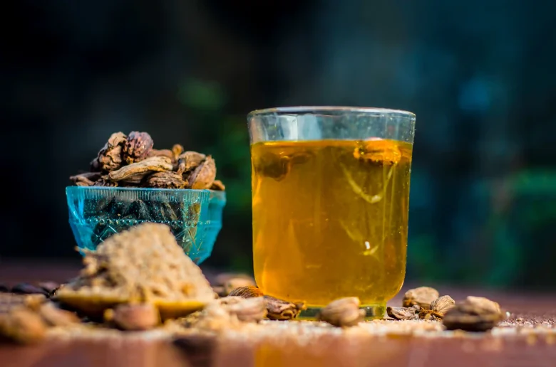 منقوع الحبهان الأسود على الريق