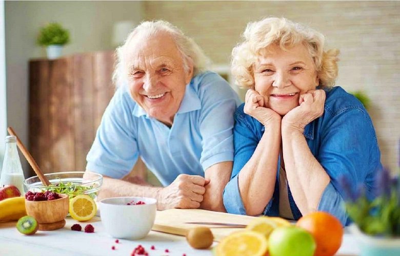 4 عادات غذائية لمساعدة كبار السن على التحكم في دهون الدم الضارة