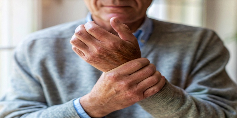 أسباب آلام العظام والمفاصل عندما يكون الجو باردا