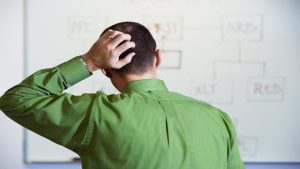 أسباب الشعور بوخز وتنميل في الرأس