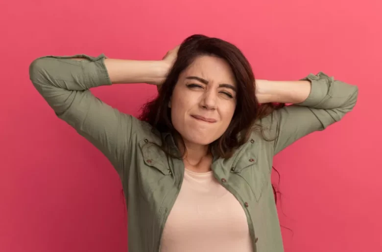 أسباب الشعور بوخز وتنميل في الرأس