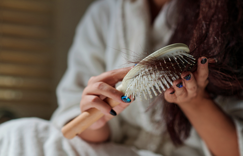 أسباب لزوجة وتجعد الشعر خلال فصل الشتاء