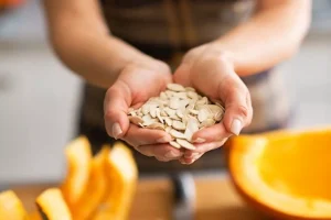 بذور اليقطين كنز علاجي لأعراض متلازمة ماقبل الحيض