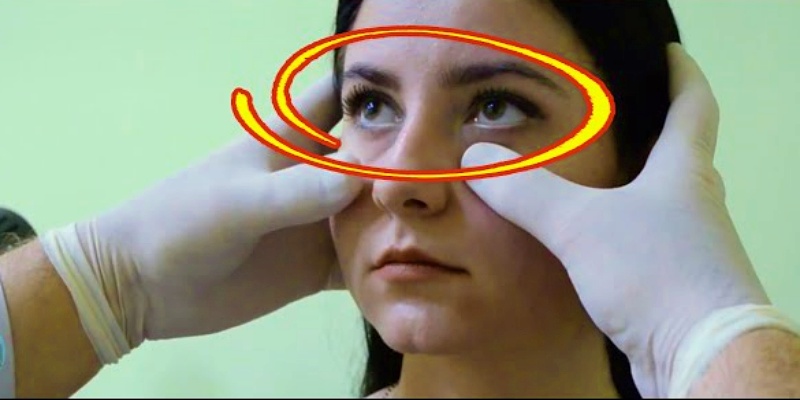 دور الطبيب مع أزمة مضاعفات العينين الناتجة عن التهاب الجيوب الأنفية