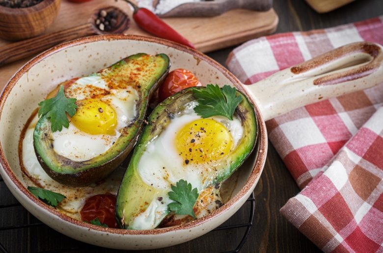 فوائد الأفوكادو مع البيض