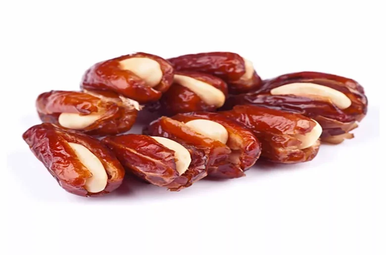 فوائد تناول التمر المحشو فول سوداني