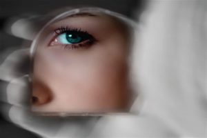 كيف تخبرك عيناك عن نقص معدن الزنك ؟