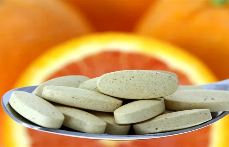 ما مخاطر تناول فيتامين C مع مضادات التخثر؟