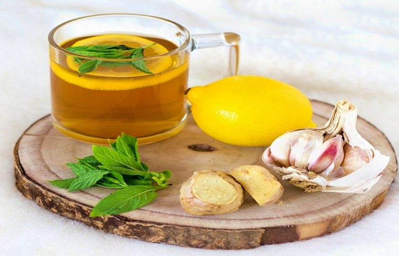 ما هو تأثير شرب كوب من مزيج الثوم والزنجبيل وعصير الليمون كل صباح؟