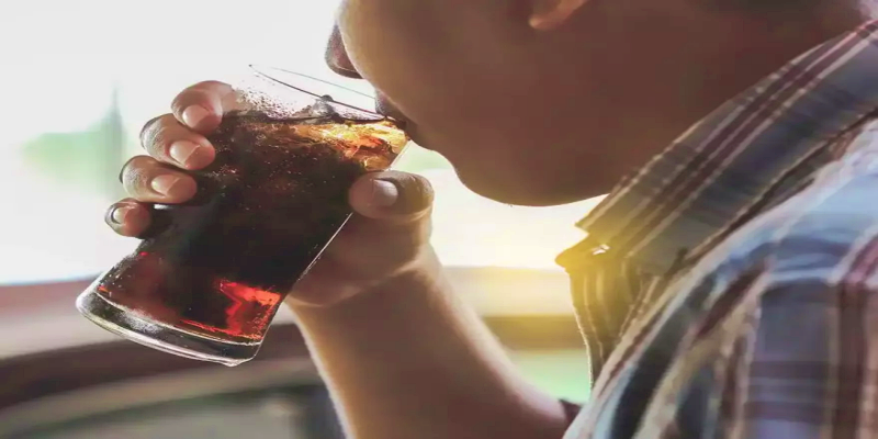 ما هي أعراض شرب الأطفال للكثير من المشروبات السكرية ؟