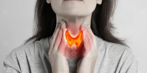 هل من الممكن أن تسبب مشكلات الغدة الدرقية وجها منتفخا ؟