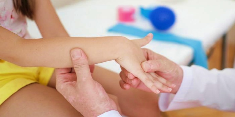 أسباب التهاب المفاصل اليفعي لدى الأطفال