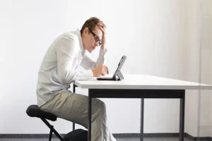 العلاقة بين وضعية الجسم الخاطئة واضطرابات الجهاز الهضمي