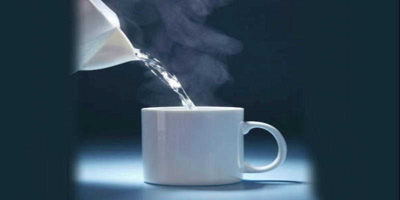 تحضير شربة عسل الليمون بالماء الساخن