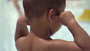 عوامل خطر الإصابة بإلتهاب الأذن الخارجية