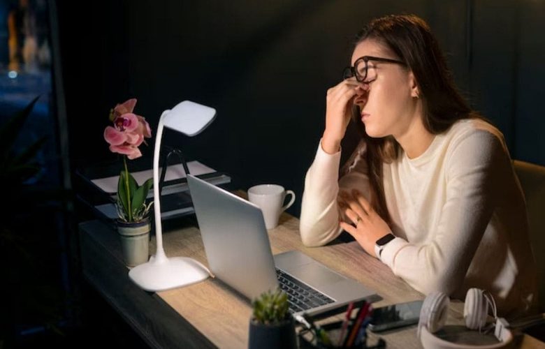 كيف تتغير هرمونات النساء عند العمل في نوبات ليلية طويلة؟