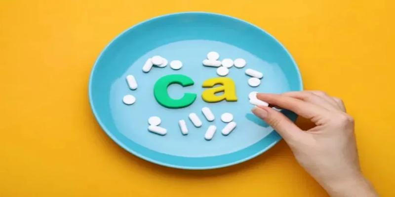 كيفية التغلب على نقص الكالسيوم داخل الجسم في مرحلة منتصف العمر
