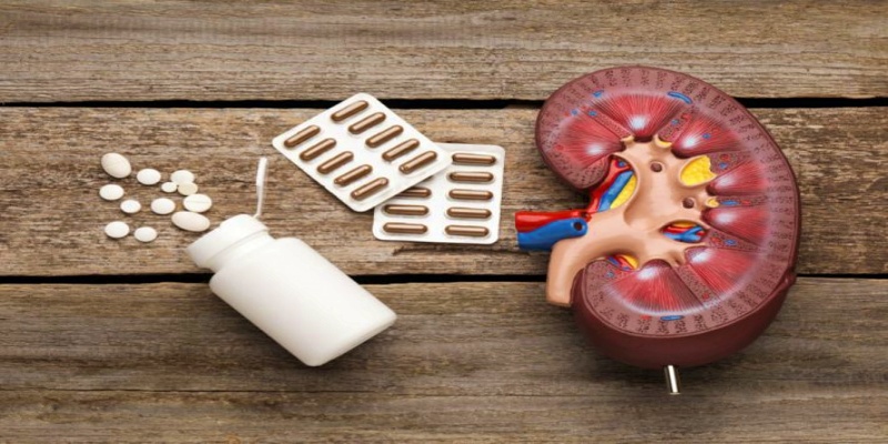 ما هو دور أدوية الكورتيكوستيرويدات مع اعتلال الكلى الكبيبي؟