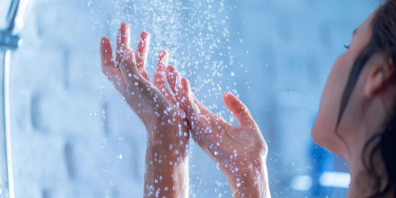 ما هي أسباب جفاف البشرة وحكة الجلد بعد الاستحمام في الشتاء؟