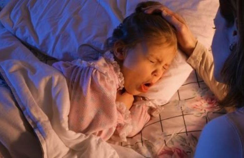 مشروبات لتهدئة الكحة الليلية عند الأطفال أثناء النوم