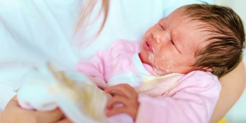 الرضع والأطفال الصغار دون سن العام