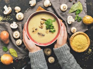 تناول الحساء في المقام الأول