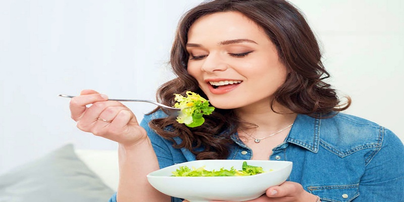 تناول الطعام ببطء والمضغ جيدا