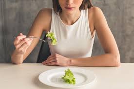 عدم تناول كميات كافية من الطعام