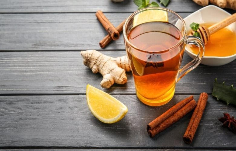 فوائد صحية تعود على الجسم عند شرب ماء الليمون والقرفة والزنجبيل